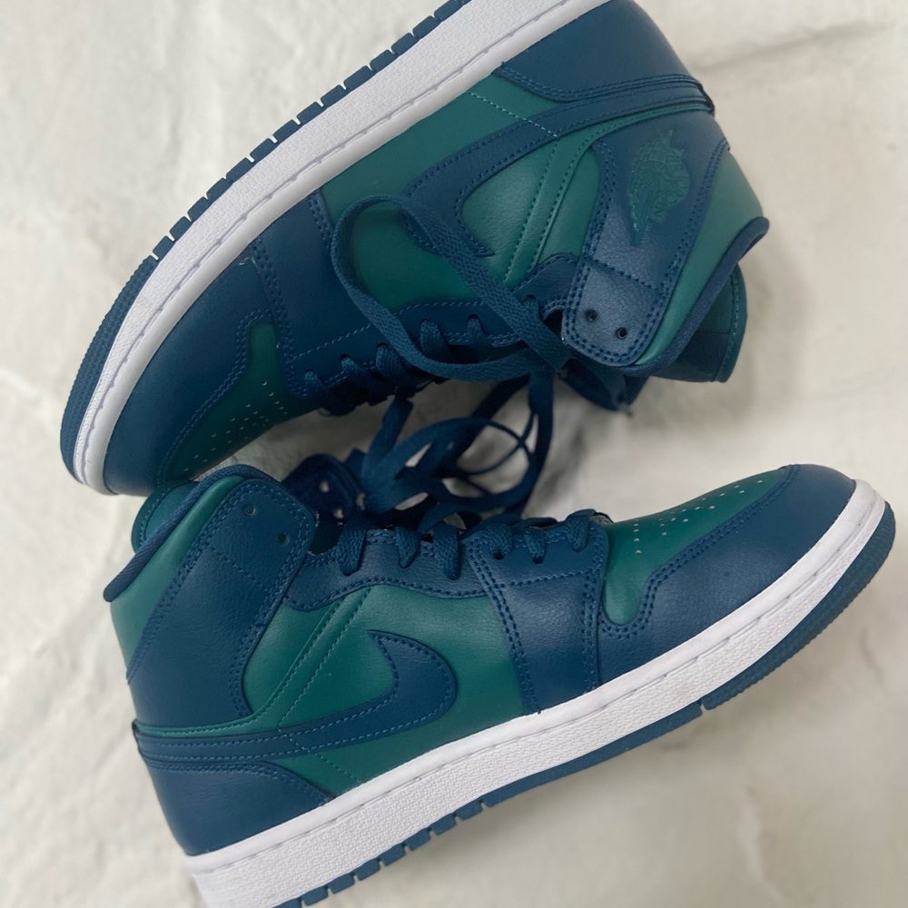 Air Jordan 1 Mid
